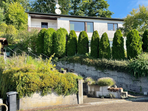 Einfamilienhaus mit Einliegerwohnung und traumhafter Aussicht in Althütte, 71566 Althütte, Haus
