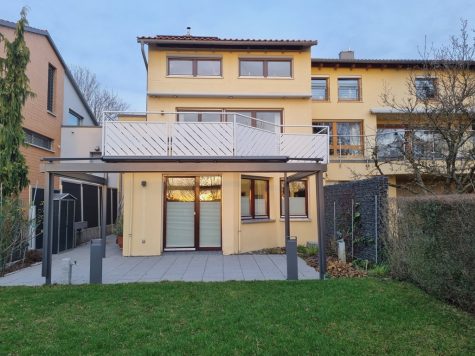 “Sonnendurchflutete Doppelhaushälfte in Leonberg mit Garten und Garage”, 71229 Leonberg, Doppelhaushälfte
