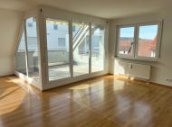 „Lass die Sonne rein – Helle 3,5-Zi.-DG-Wohnung mit Loggia in Leinfelden-Echterdingen“, 70771 Leinfelden-Echterdingen / Echterdingen, Dachgeschosswohnung