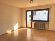 „Helle und gut geschnittene 2-Zi.-Wohnung mit Balkon und Stellplatz in Ostfildern-Nellingen“, 73760 Ostfildern / Nellingen, Wohnung