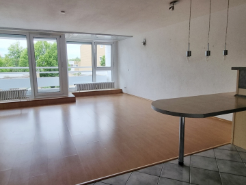 „Gepflegte 1,5- bis 2-Zi.-Wohnung mit Aufzug, Balkon u. Stellplatz in Böblingen“, 71032 Böblingen, Wohnung