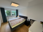 Schlafzimmer - „Besser als neu – hochwertig und komplett renovierte 3,5-Zi-OG-ETW in naturnaher Lage von S-Hoffeld“