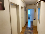 Sofort frei, 3-Zi-OG-ETW incl. Stellplatz und Küche als Anlage oder zur Selbstnutzung - Flur