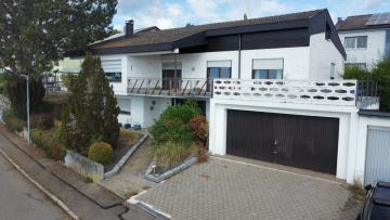Wohnen mit Weitblick – Einfamilienhaus mit ELW in traumhafter Panoramalage von Herbrechtingen, 89542 Herbrechtingen, Haus