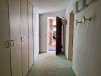 Flur - „Kernsanierungsbedürftig, aber voller Möglichkeiten – Haus in ruhiger Villenlage von Gerlingen“
