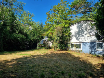 „Villenlage trifft Potenzial – Sanierungsobjekt oder Neubeginn auf großem Grundstück im Grünen“, 70839 Gerlingen, Einfamilienhaus
