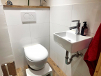 Vielseitiges Haus in Grünenbach – saniert, mit 3 Wohnungen, Ausbaupotenzial & Vermietungschance! - WC EG