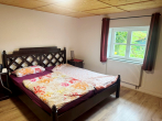 Vielseitiges Haus in Grünenbach – saniert, mit 3 Wohnungen, Ausbaupotenzial & Vermietungschance! - Schlafzimmer OG