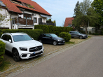 "Familienfreundliche 4-Zimmer-Wohnung mit Terrasse und Gartenanteil" - Stellplätze