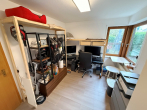 "Familienfreundliche 4-Zimmer-Wohnung mit Terrasse und Gartenanteil" - Kinderzimmer 1
