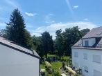 Aussicht Balkon - Seniorengerechte, große, neuwertige 2,5-Zi.-Maisonette in Krumbach – mit Aufzug u. TG-Stellplatz