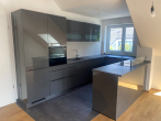 Küche - Seniorengerechte, große, neuwertige 2,5-Zi.-Maisonette in Krumbach – mit Aufzug u. TG-Stellplatz