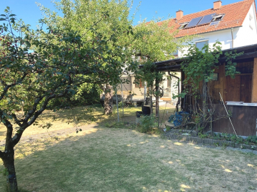 Neu-Ulm: Modernisiertes Mehrfamilienhaus mit idyllischem Garten in Donau-Nähe, 89231 Neu-Ulm / Offenhausen, Mehrfamilienhaus