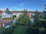 Blick von der Küche - „Lass die Sonne rein – Helle 4-Zi.-Dachgeschoß-ETW in begehrter Lage von Stuttgart-Degerloch“