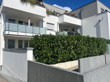 „Einziehen & wohlfühlen: 4,5-Zimmer-Wohnung mit eigenem Garten in Wendlingen“, 73240 Wendlingen am Neckar, Erdgeschosswohnung