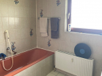 Bad - 4-Zi.-ETW mit Balkon und mit großzügigen Garten in Dornstadt. Familienfreundliche Wohngegend