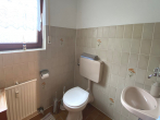 Gäste-WC - 4-Zi.-ETW mit Balkon und mit großzügigen Garten in Dornstadt. Familienfreundliche Wohngegend