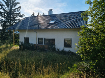 „Familienfreundliches Ein- bis Zweifamilienhaus in Aussichtslage von Löwenstein“, 74245 Löwenstein / Reisach, Zweifamilienhaus
