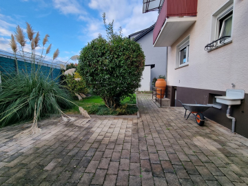 „Freistehendes 2-3-FH mit Garten und Garage in zentraler Lage von Sinsheim“, 74889 Sinsheim, Zweifamilienhaus