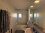 ''Wohnen mit außergewöhnlichem Grundriss – Komfortable 2,5-Zimmer-Wohnung am Cheusseefeld'' - Bad (Ansicht 1)
