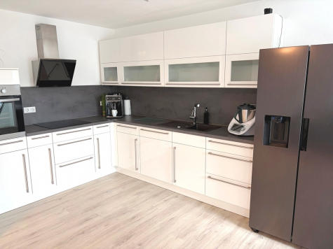 Modern wohnen im Herzen von Uhingen: 4,5 Zimmer (BJ 2017) im 2. OG + Stellplatz, 73066 Uhingen, Wohnung