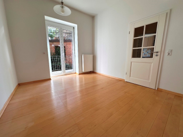 Gepflegte 3-Zi.-Altbauwohnung mit Balkon und großer Terrasse in Stuttgart-West, 70193 Stuttgart, Erdgeschosswohnung