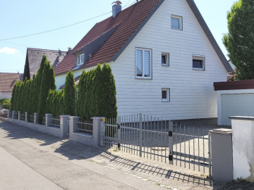 Wohntraum in Augsburg-Bärenkeller Ein- oder Zweifamilienhaus mit Pool, 86156 Augsburg / Bärenkeller, Zweifamilienhaus