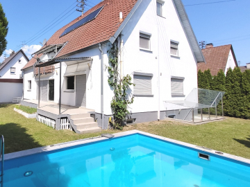 Wohntraum in Augsburg-Bärenkeller Ein- oder Zweifamilienhaus mit Pool, 86156 Augsburg / Bärenkeller, Zweifamilienhaus